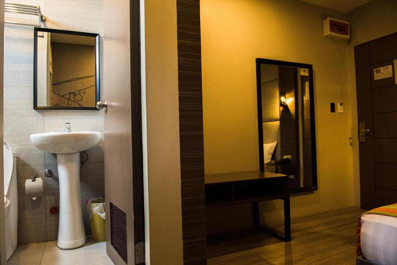 Dy Viajero Transient Hotel 纳加 外观 照片